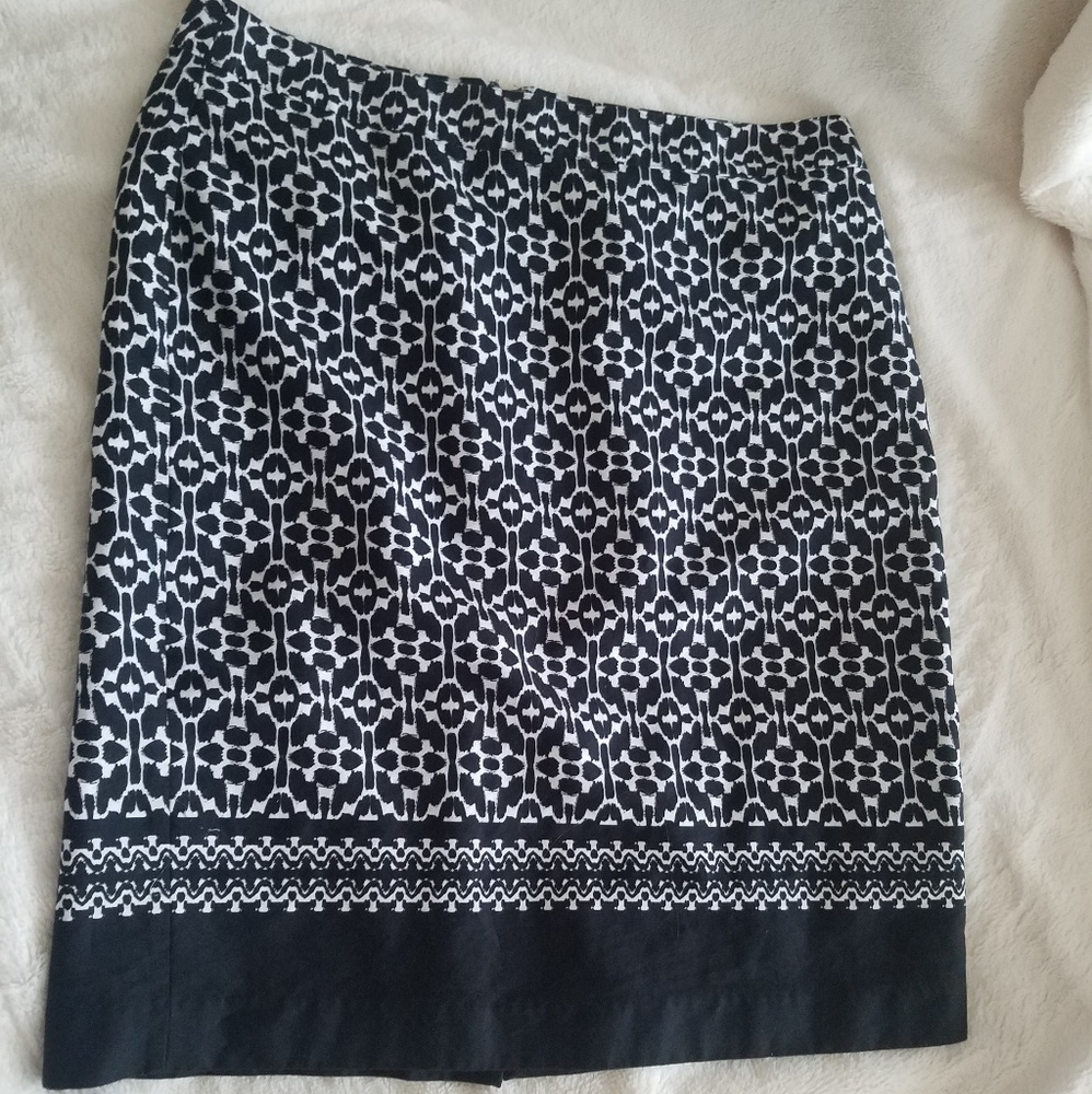 VanHeusen Black & White Skirt